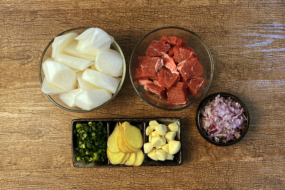響油豆腐港式蘿卜牛腩煲 響油豆腐港式蘿卜牛腩煲